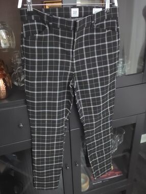 GAP Signature Skinny Ankle in Black Plaid